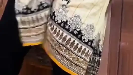 Üvey annem boşalmak için çıldırıyor, babam yan odada dinlenirken odama geliyor