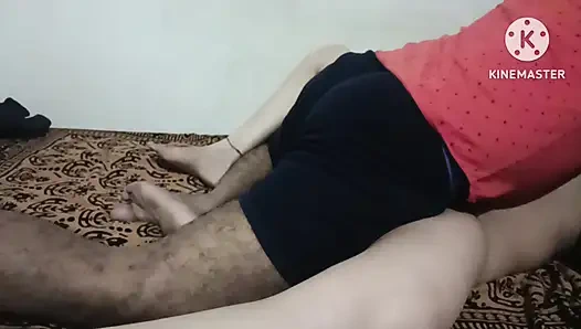 Ehemann und ehefrau haben romantischen sex im schlafzimmer