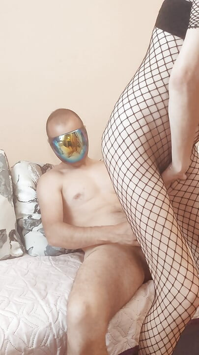 Külotlu çoraplı ve makyajsız sıska olgun evli kadınla ev sahneleri