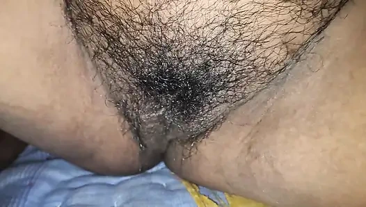 Üvey kız kardeş üvey erkek kardeşinin yarağını emiyor ve sütünü yutuyor, en iyi sakso