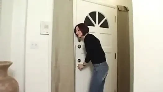 Lexi Simone doğal göğüsleriyle oturma odasında sikişiyor