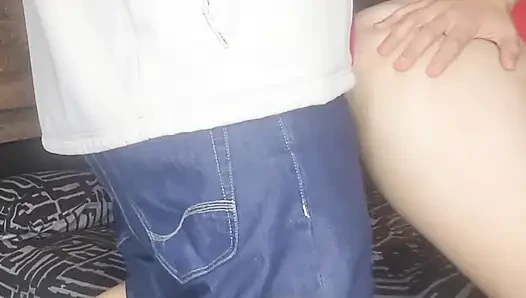 Sevimli 19 yaşındaki kadın domalarak sikiliyor sapık göt ve amcık