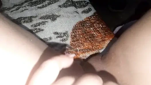 Как вкусно, если они будут сосать твоей рукой, достань свой Вегу и наполни меня горячим молоком