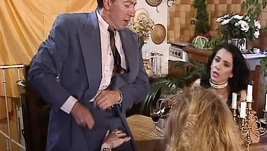 Erstklassige deutsche schlampen teilen schwanz in heißer analorgie