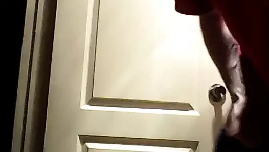 üzerinde sarsıldı