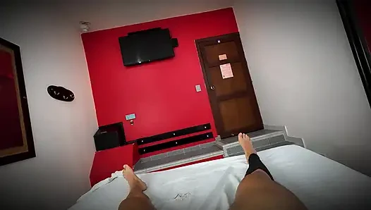 Seks seven patron çalışanlarını sikiyor ve iş gününün ortasında sütlerini yutuyor