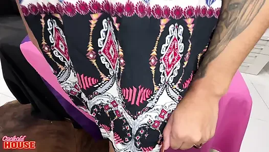 O Yaşlı, Iri Sikli Adam, Genç Esmer Kızın Kıçına Acımasızca Sikini Sonuna Kadar Soktu