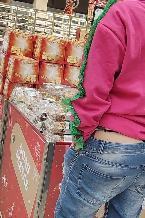 Louca Rebeca Addams em Jeans Buttcrack no Supermercado