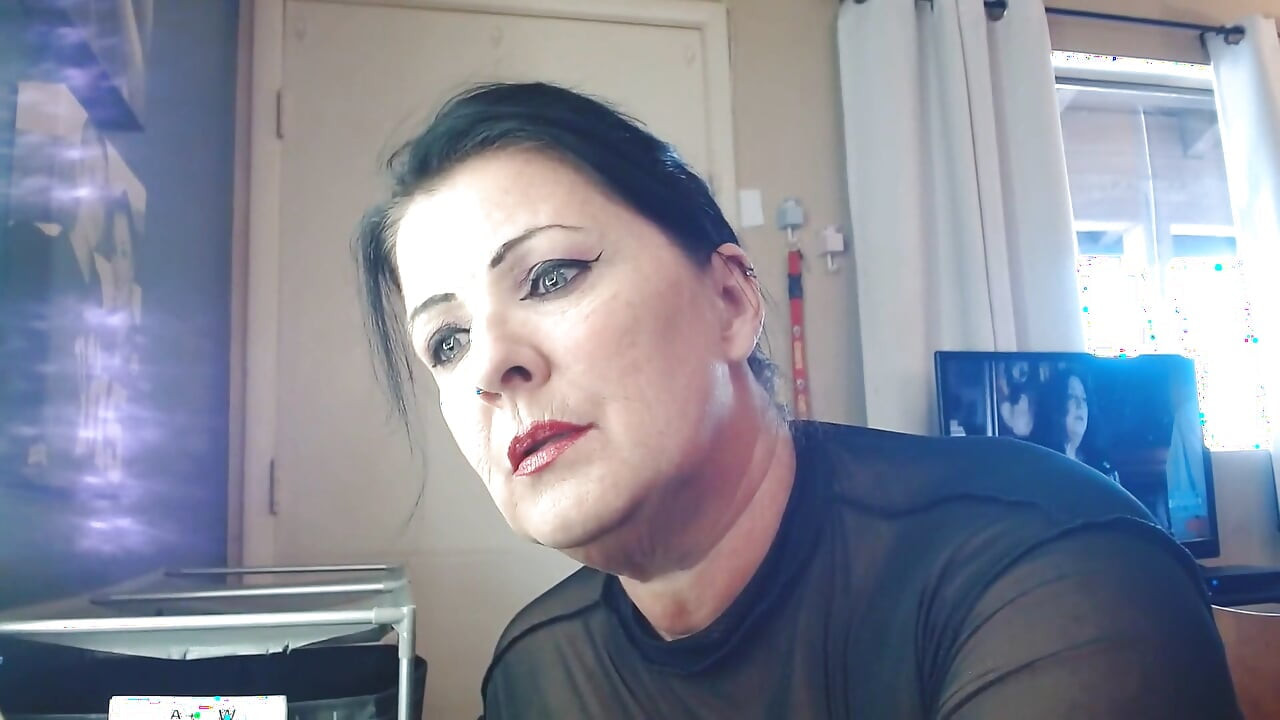 Yawns ตัวใหญ่เปิดกว้างเตรียมตัว