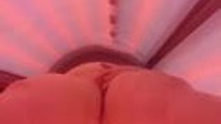 Anita Masturbation im Solarium