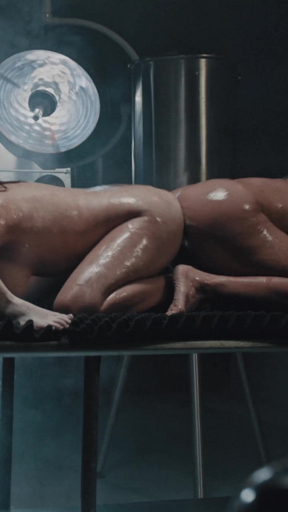 Sex lezdom cu control mental de alien parazit