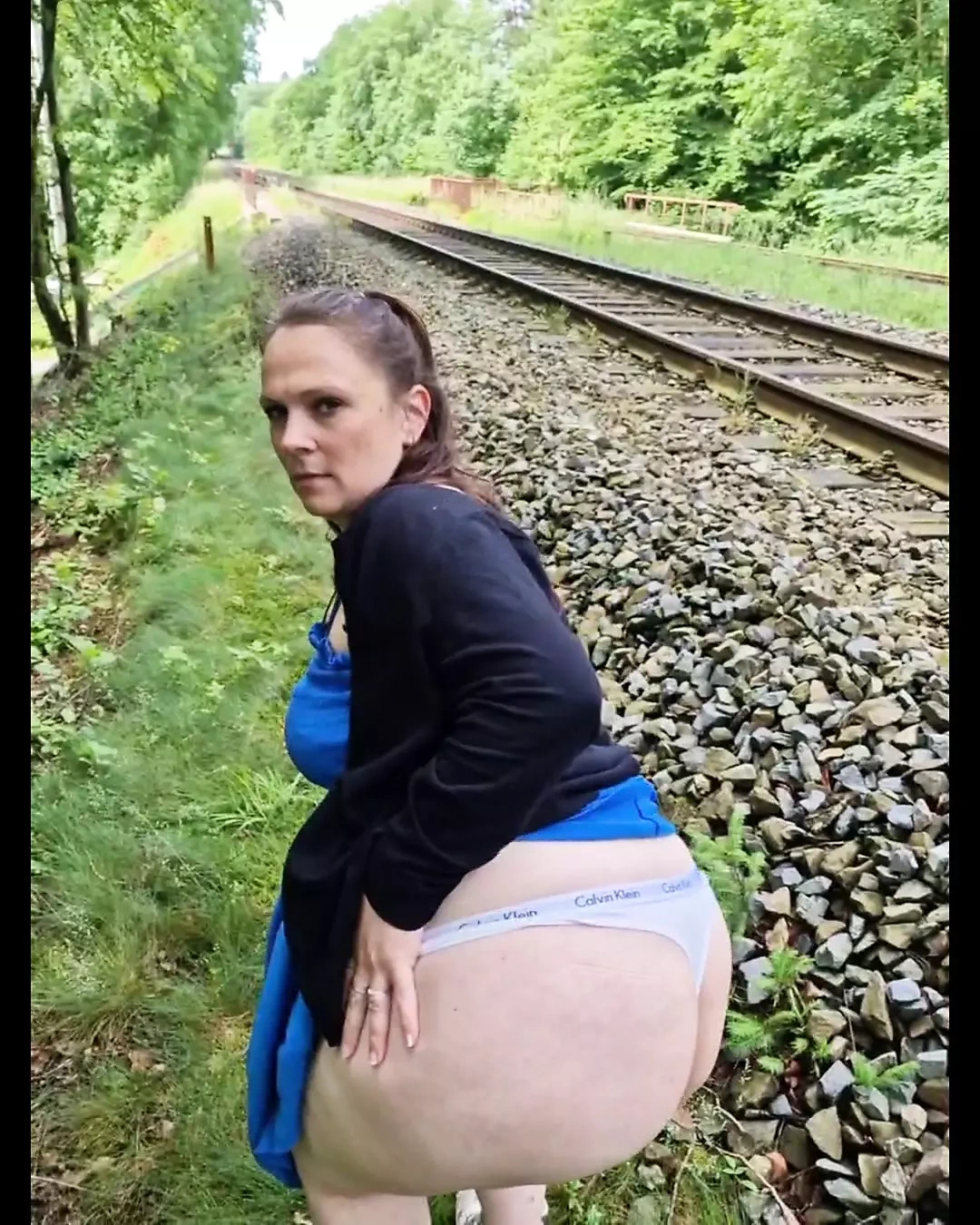 德国熟女在户外操怀孕