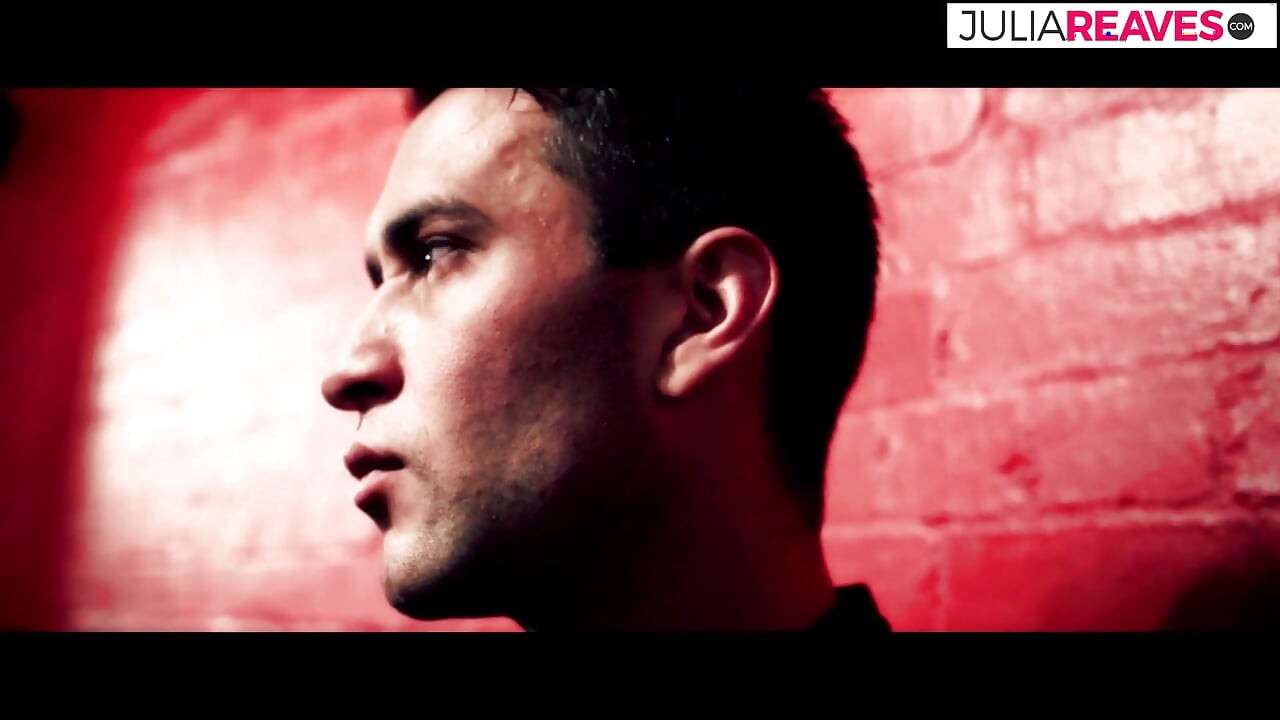 Disc Jockey Persuades Singer to Have Sex