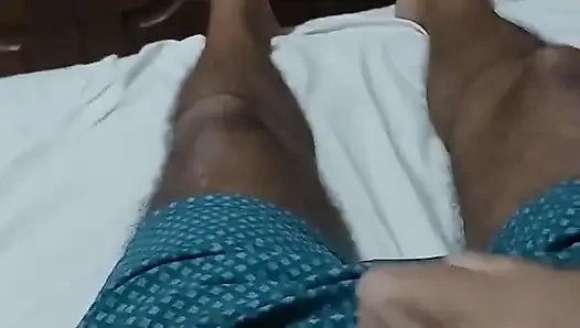 Ladysilva canlı yayında mastürbasyon yapıyor ve sıcak penisini gösteriyor