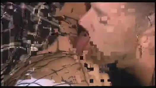 Küçük memeli sarışın genç kız yarış arabası şoförüyle sikişiyor ve yüzüne boşaltıyor