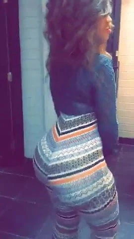 big butt in spandex twerking