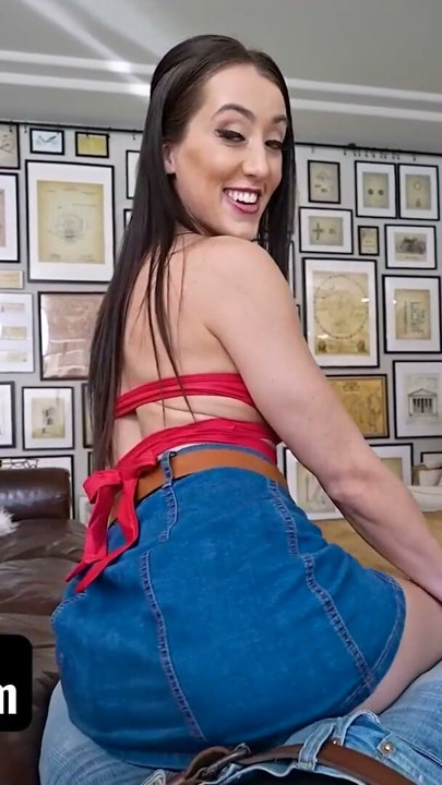 Teamskeet - la hermanastra sexy y celosa intenta seducir a su hermanastro comprometido | Clip 1