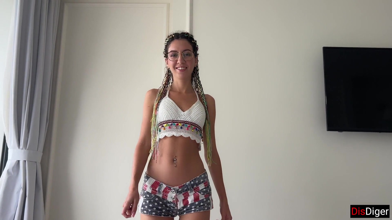 继兄从后面操继妹的好朋友！- 射在脸上