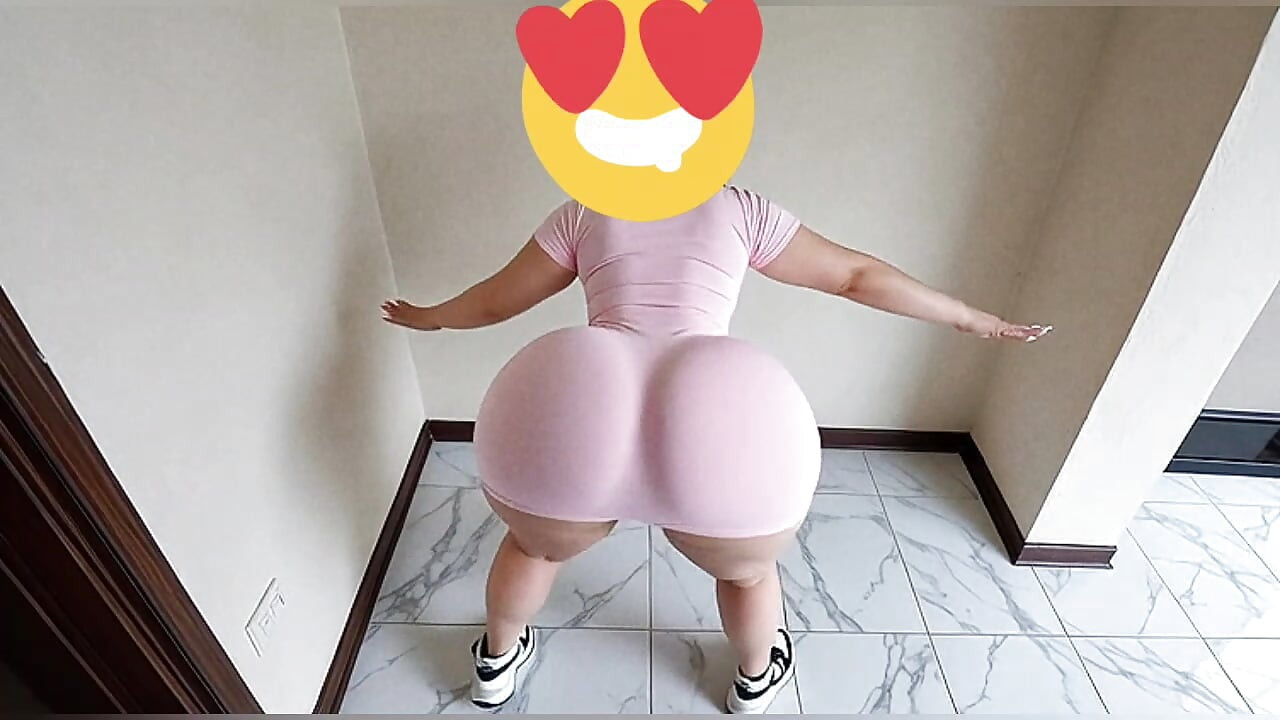 dicker hintern in einem sehr dünnen tanga