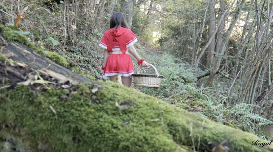 Caperucita roja chupa un caminante