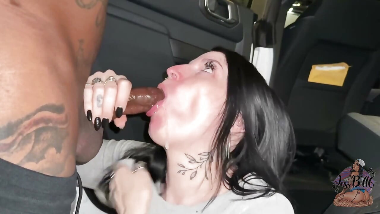 Devon Kockz fickt Jessb in Parking Garage - Quickie creampie