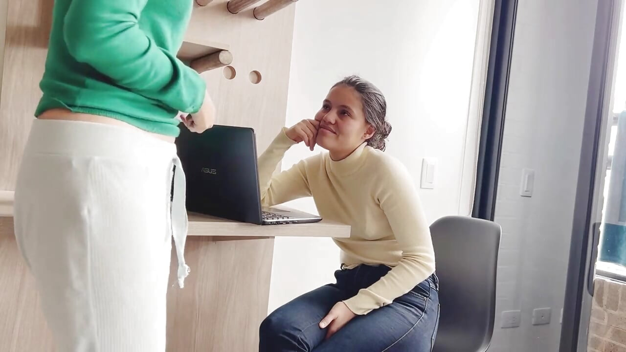 Saya mengikuti mantan lesbian saya di apartemen barunya!!