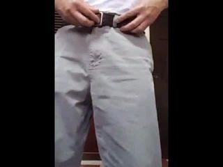 Homem expondo buceta com lingerie