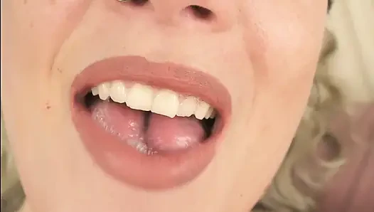 Giantess küçük bir tuzak kuruyor