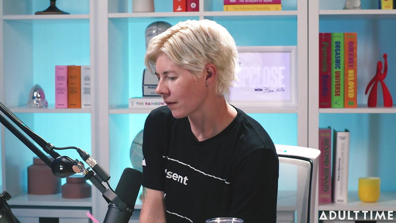 Lilly Bell exibicionismo, sexting e empoderamento no podcast Adult Time