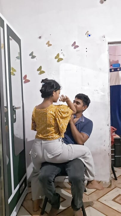 Delivery boy with Indian Beautiful Wife Fu.cking hot