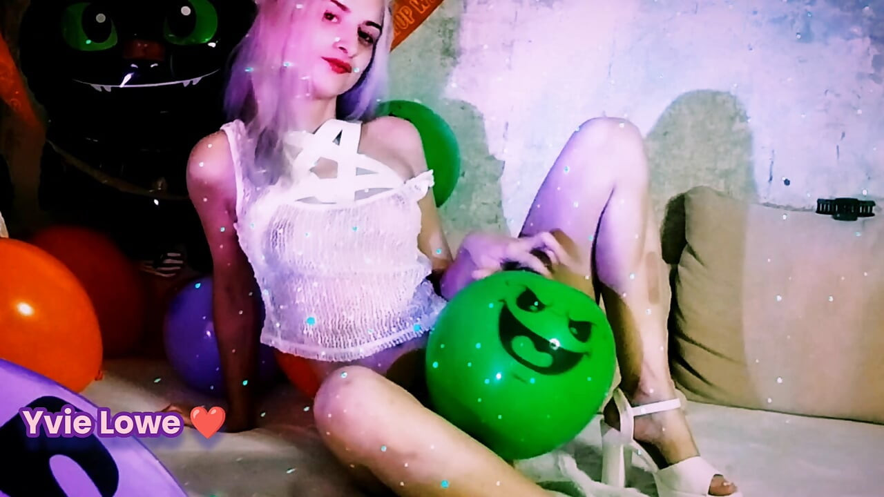 Yvie Lowe - Halloween BALLOON party