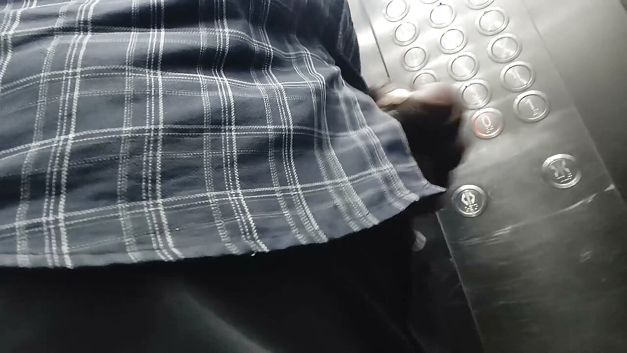 tamil at lift flash the dick