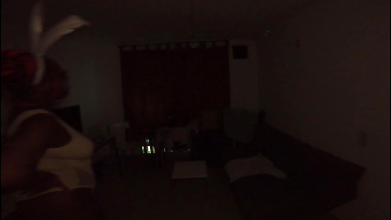 Paskalya tavşanı kulaklı asosyal zenci kadın oturma odası alanında ıslak yarak emiyor büyük göt hoe - jhodez1