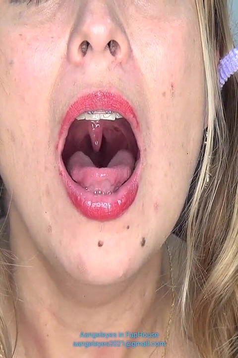 Super Kinky Show with Big Grapes