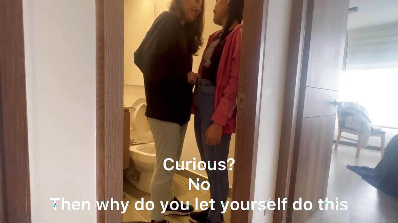 Two married women meet to finger each other in their dirty pussies