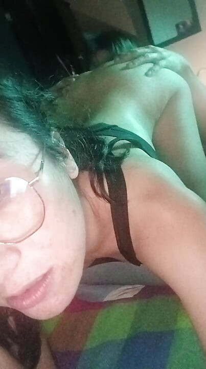 Polu brat iskorišćava svoje dane odmora i stavlja svoj veliki penis u mene