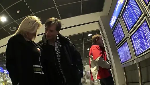 Крошку С Огромными Натуральными Сиськами Дико Трахают