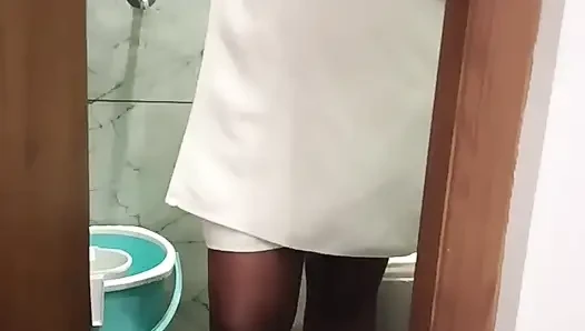Desi-ehefrau mit dicken möpsen in sari