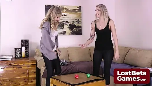 Bermain dadu strip diikuti dengan pose yoga