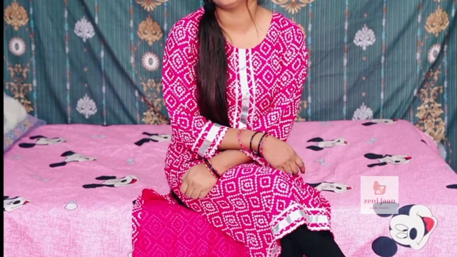Desi Bhabhi ne Makan Malik ko Rent ke jagah Apne Chut ki Paani ka Milk Shake Pilayaa Makan malik bhabhi ka moot pee liya