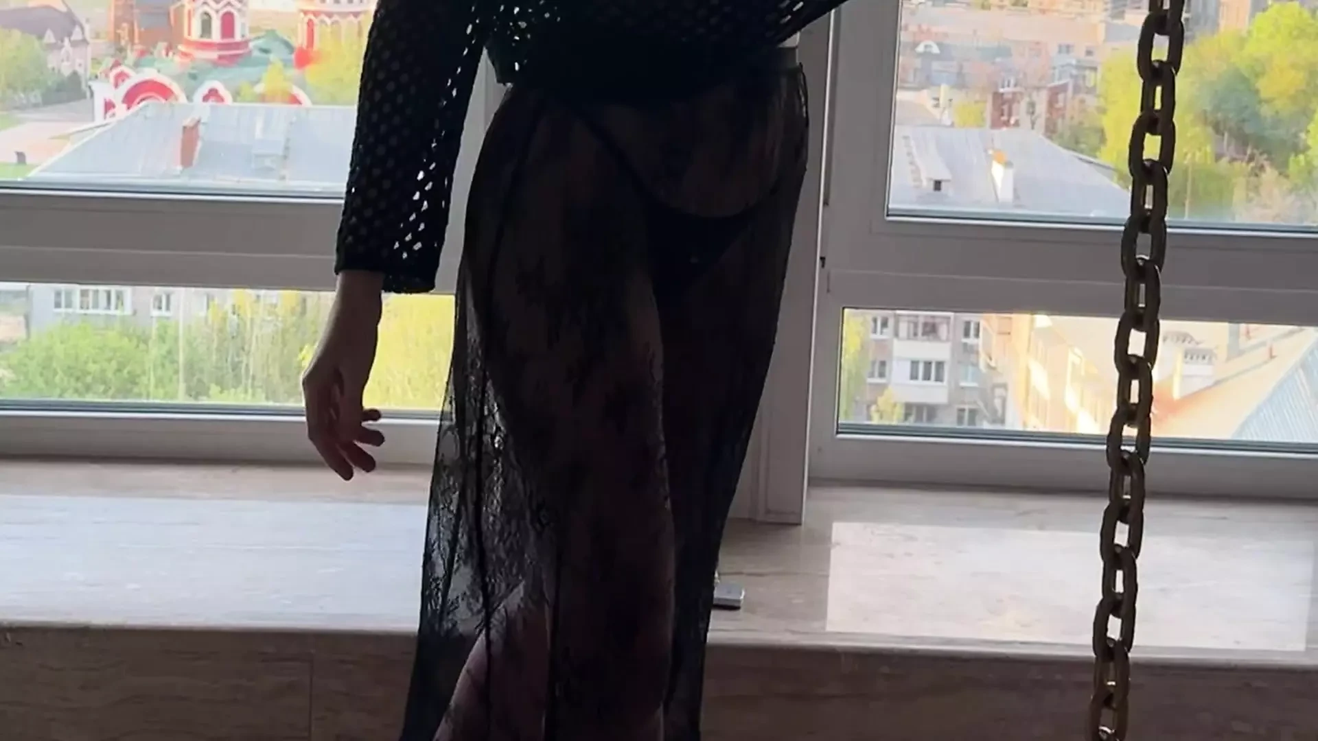 Kéo dài trong chiếc váy dài xuyên thấu ans panties