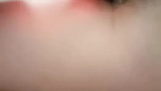 Cewek sange ini ngentot memeknya pakai dildo ukuran XL