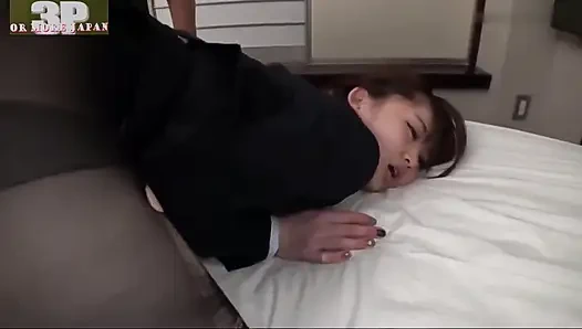 Первый выстрел чистый. Внимание, она просит ещё после первого раунда.