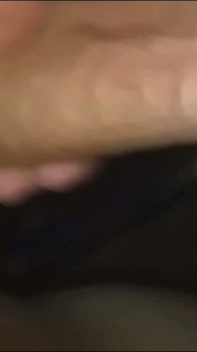 Orta yaşlı seksi kadının vibratörü büyük yarağın ağzını dölle doldurmasına yardımcı oluyor. göt ne kadar kırmızı, daha ateşli, tamamen ıslanmamak imkansız | Klip 3