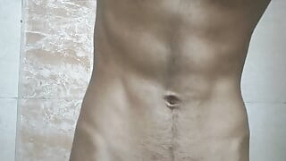 Il famoso Playboy mumbai si spoglia per mostrare il suo grosso cazzo e il suo corpo magro muscoloso nei suoi mms virali