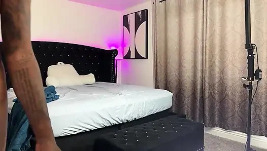 Riley jacobs lagi asik muasin memeknya di balik layar