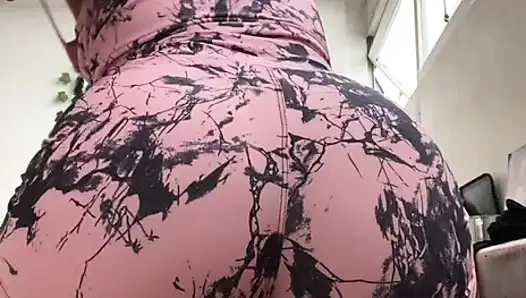 Neighbor at home I went to the bedroom to play a crab