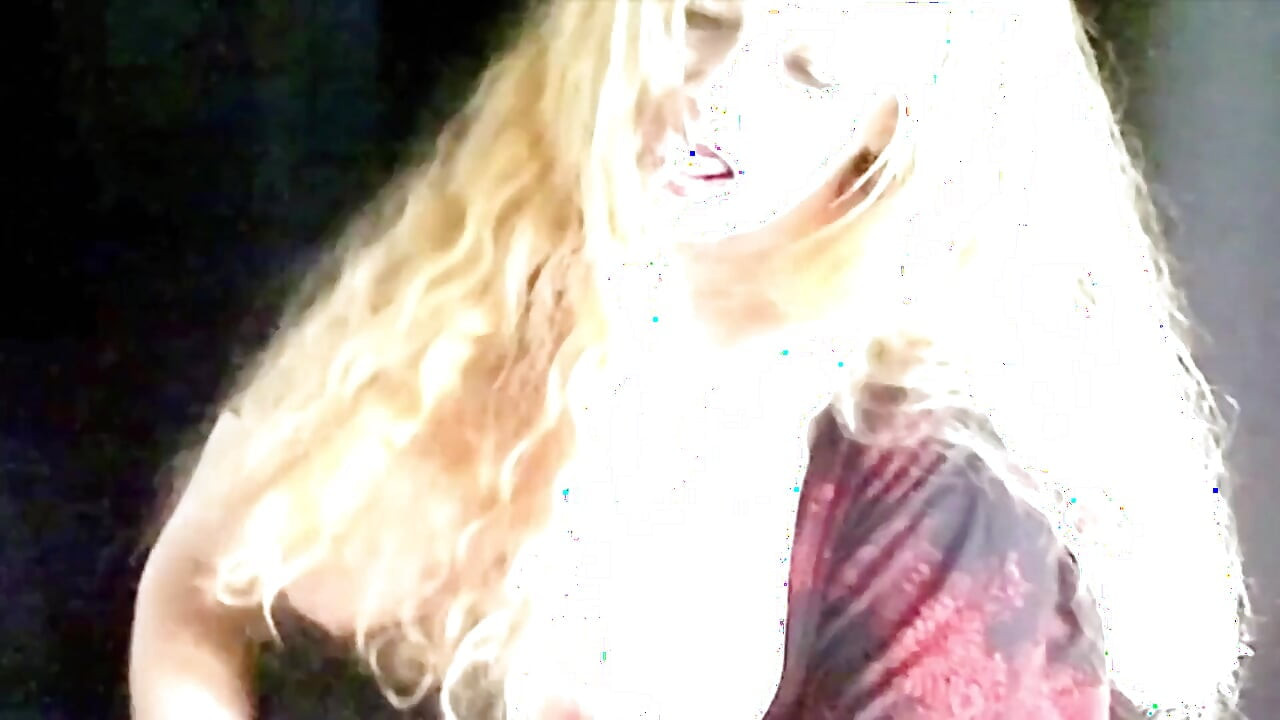 Gledajte kako ovoj francuskoj devojci drkaju pičku u sesiji