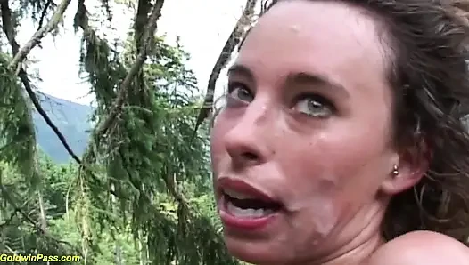 Pesta seks anal dp luar ruangan yang ekstrem dengan remaja Jerman gila
