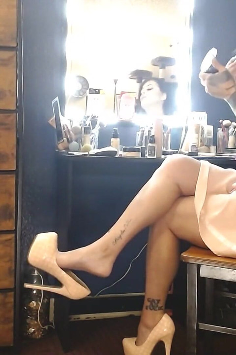 Long Legs Natural Dangling and Shoeplay in Pink High Heels